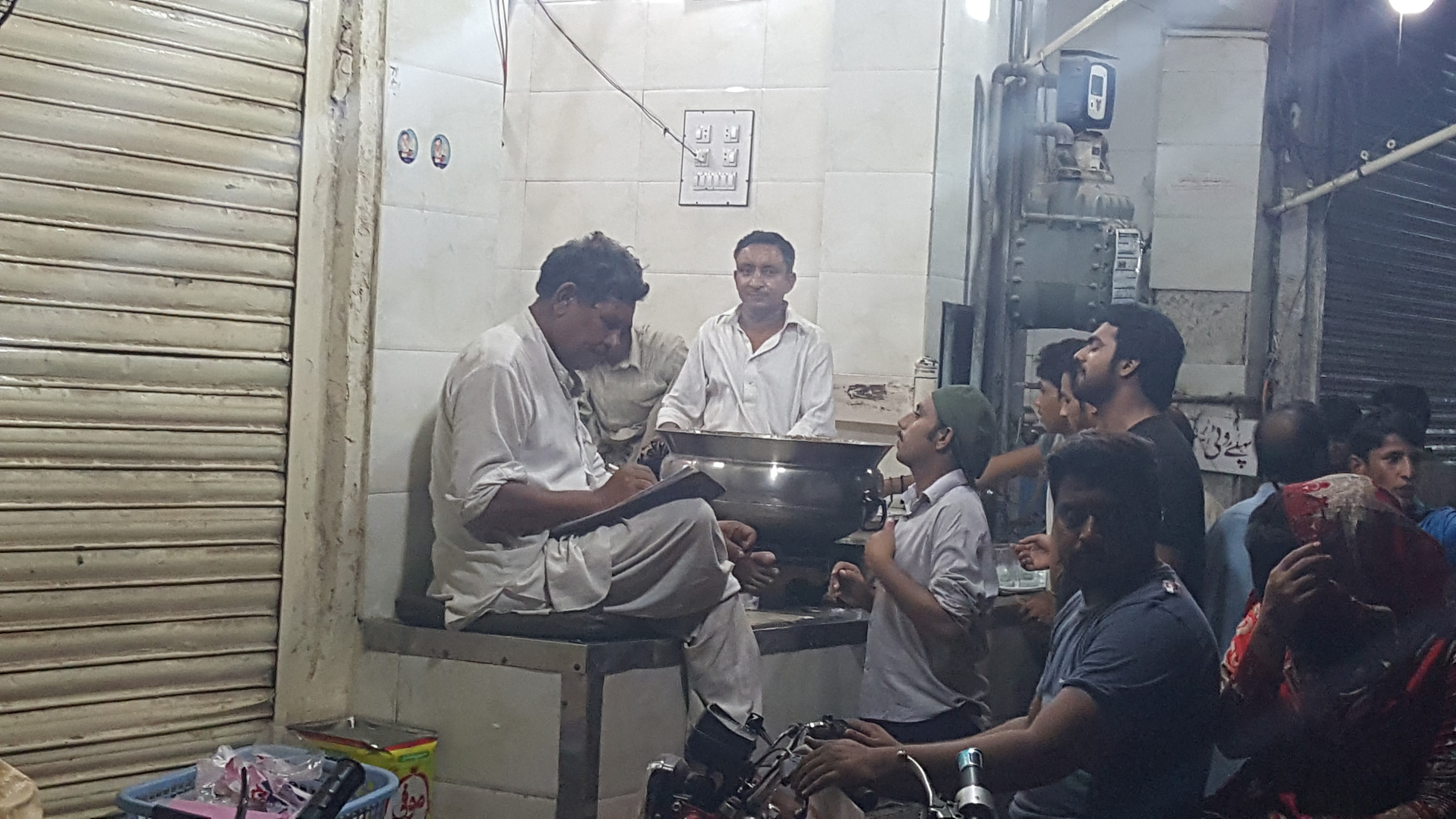 One Last Nihari with Jalal uddin: Waris Nihari House 3